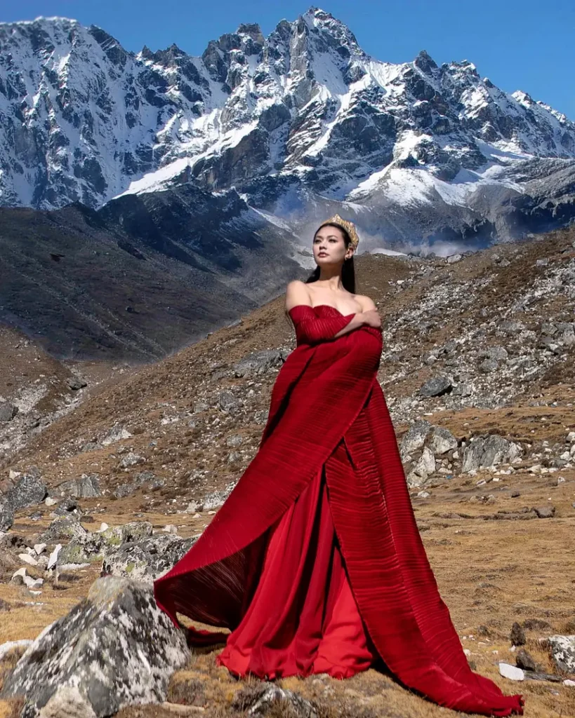 संघर्ष गर्दे पाइलट हुदैं मिस अर्थ नेपाल रेना मजगैयाँ