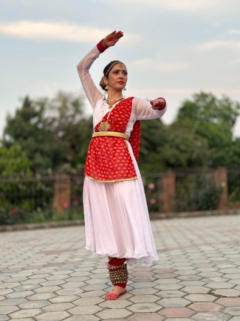 एक खुट्टाकी नृत्यांगना सीता सुवेदी