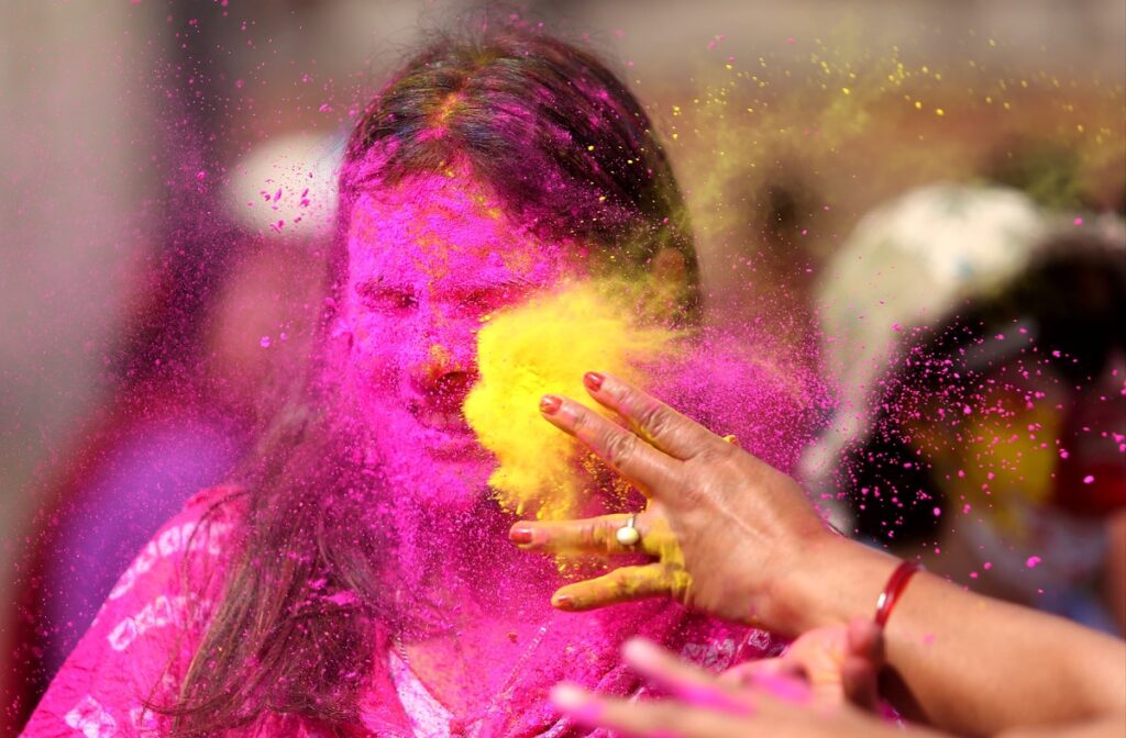 पाटन दरबार क्षेत्रमा होलीको रौनक ( तस्वीरहरू )