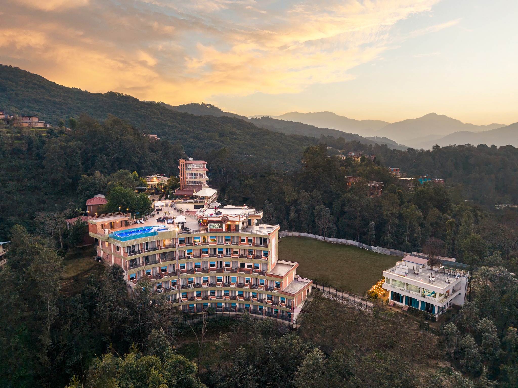 ‘लक्जरी इन नेचर’ को जीवन्त अनुभव : होटल सारथी