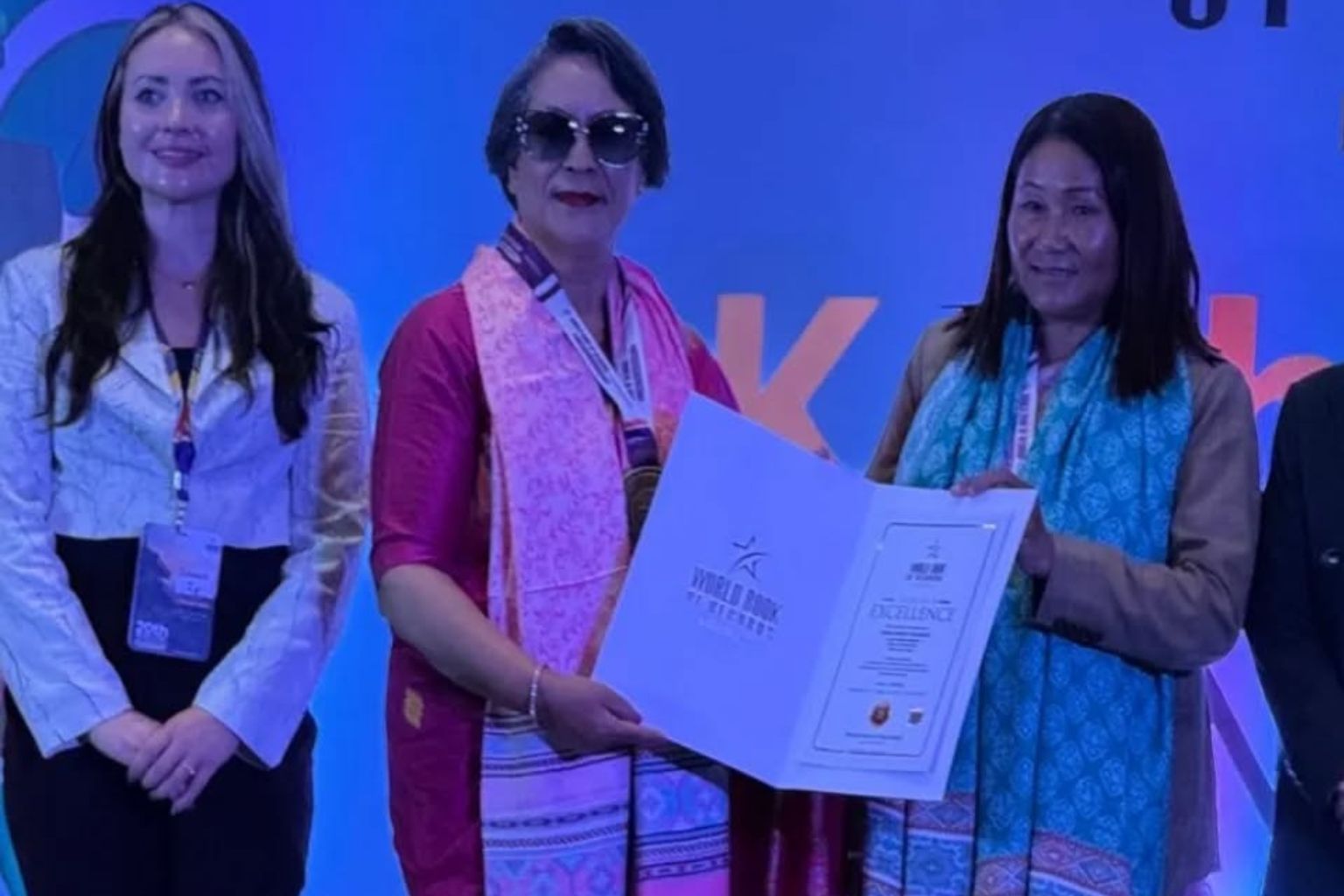 फेसन क्षेत्रकी अग्रणी ज्ञानीशोभा तुलाधर वल्र्ड बुक अफ रेकर्ड्सबाट सम्मानित